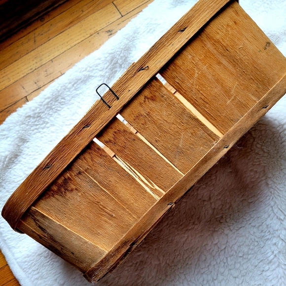 Vintage plastic grape clusters in bushel basket•Set of 2 grapes• - Picture 7 of 14